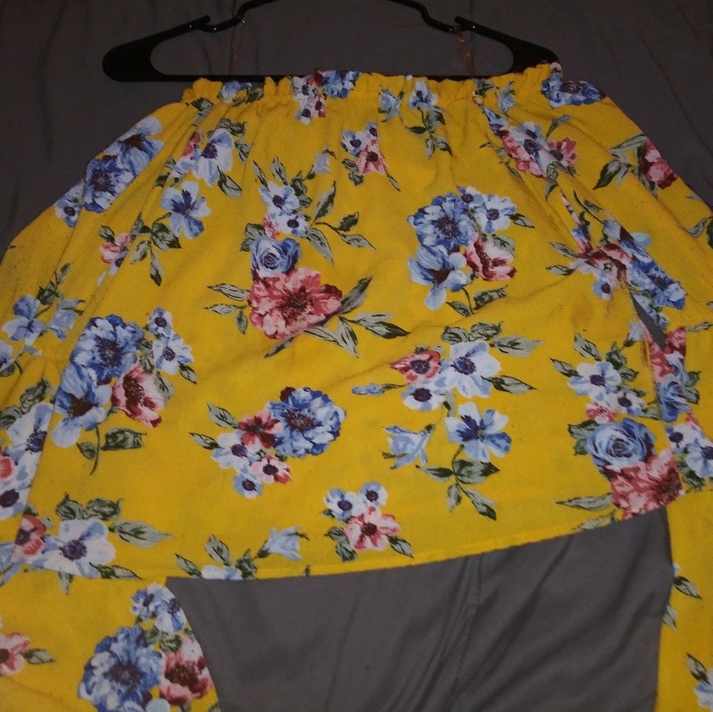 Large Yellow Flower Top